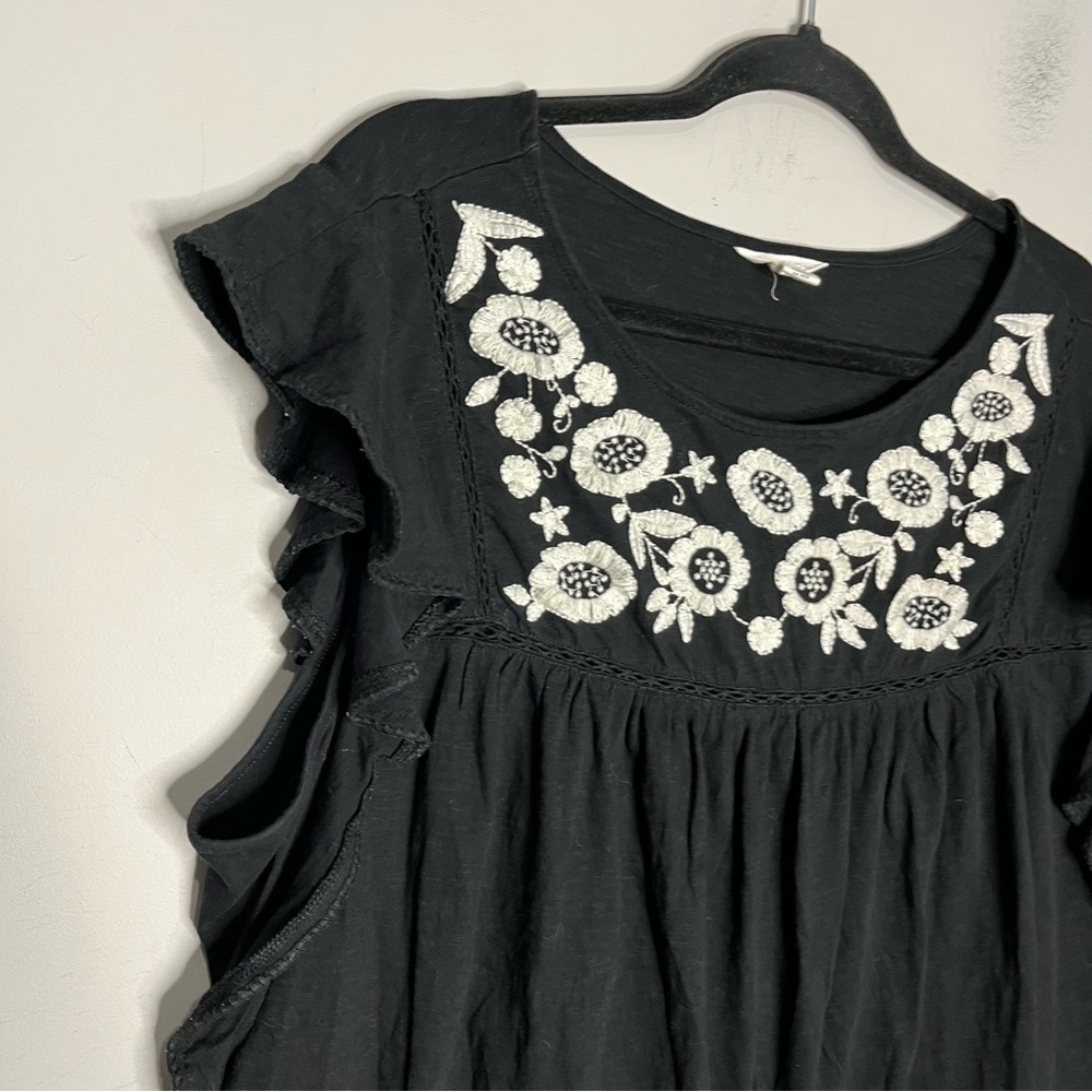 Caslon Embroidered Flutter Sleeve Black & White Flowy Top, size 2X - Picture 3 of 10